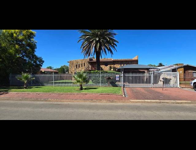 5 BEDROOM HOUSE FOR SALE IN DUNCANVILLE